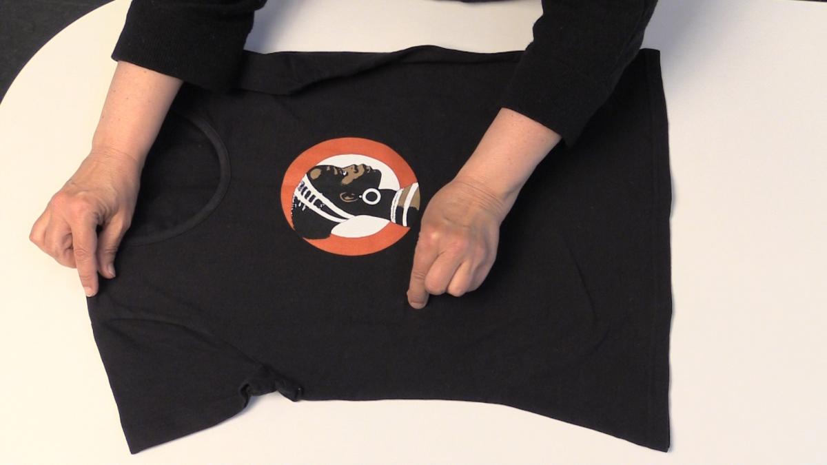 Kosciuszko Korrupt Variant Sådan folder du T-shirten, så den fylder mindst muligt | Samvirke