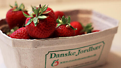 Danske jordbær i papbakke