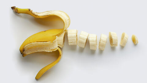 Banan der er skåret ud