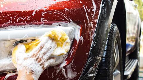 Hånd vasker bil