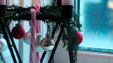 Adventskrans foran vindue