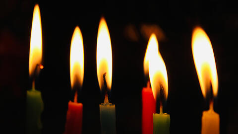 stearinlys med flammer