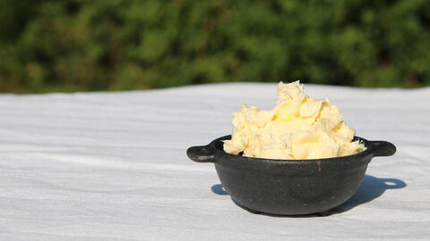 Smår i skål på sommerdag