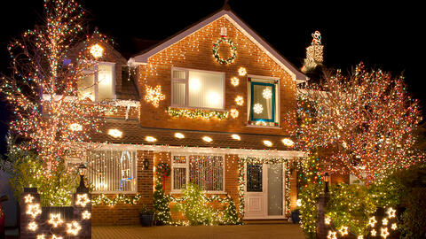 Hus med julelys