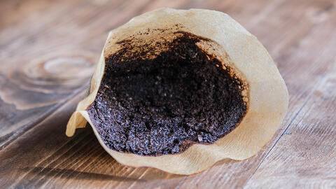 Brugt kaffegrums i filter 