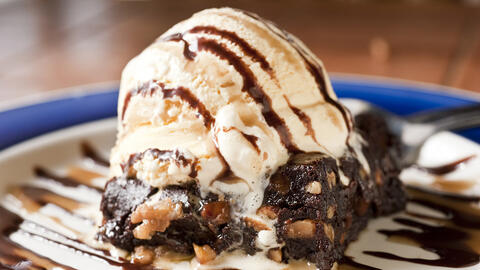 Brownie med is