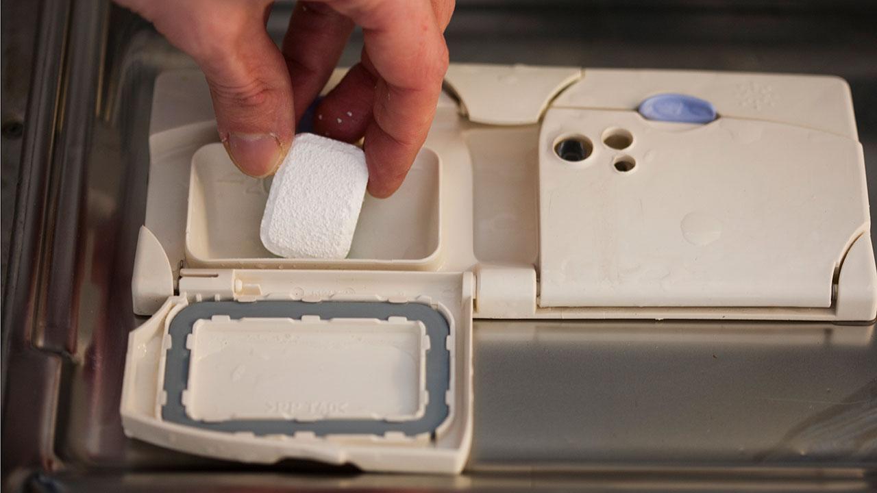 Calibre Forkludret dråbe All-in-one tabs: Skal jeg stadig fylde salt og afspændingsmiddel på  opvaskemaskinen? | Samvirke