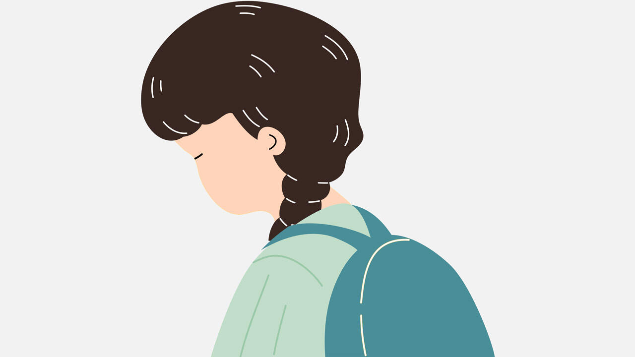 Illustration af pige med taske på ryggen