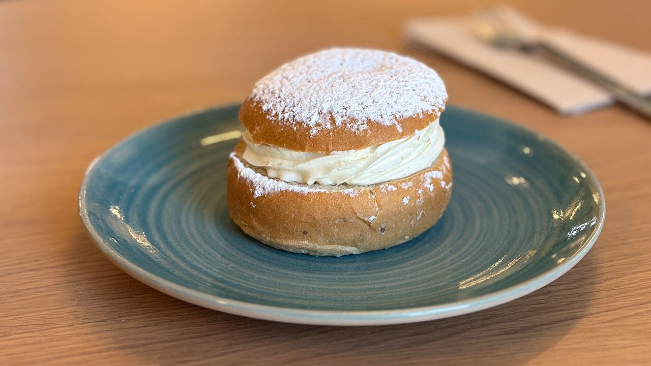 semlor på tallerken