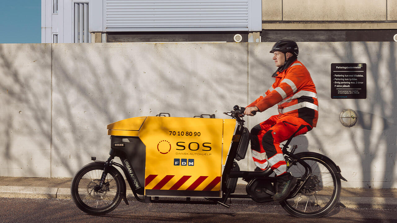 Autoredder på elcykel 