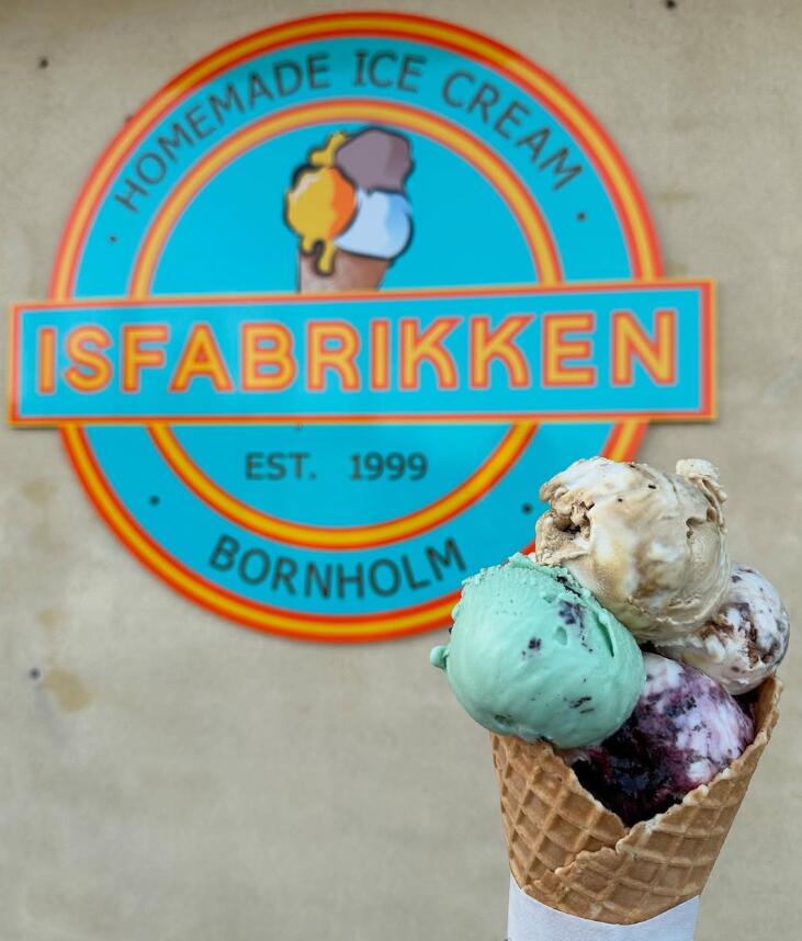 Isvaffel foran isskilt