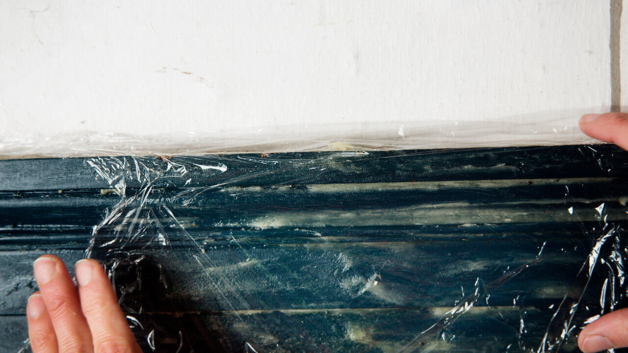 Brun sæbe på bageplade