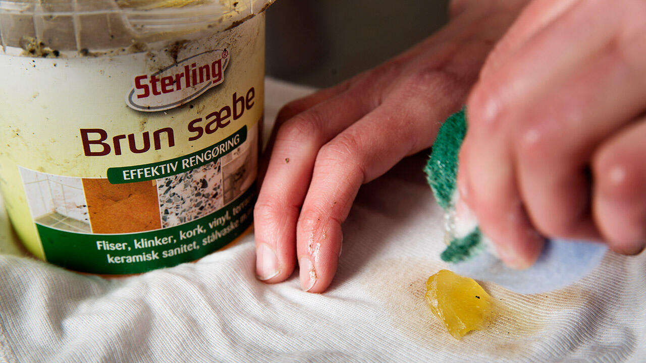 Brun sæbe til pletfjerning