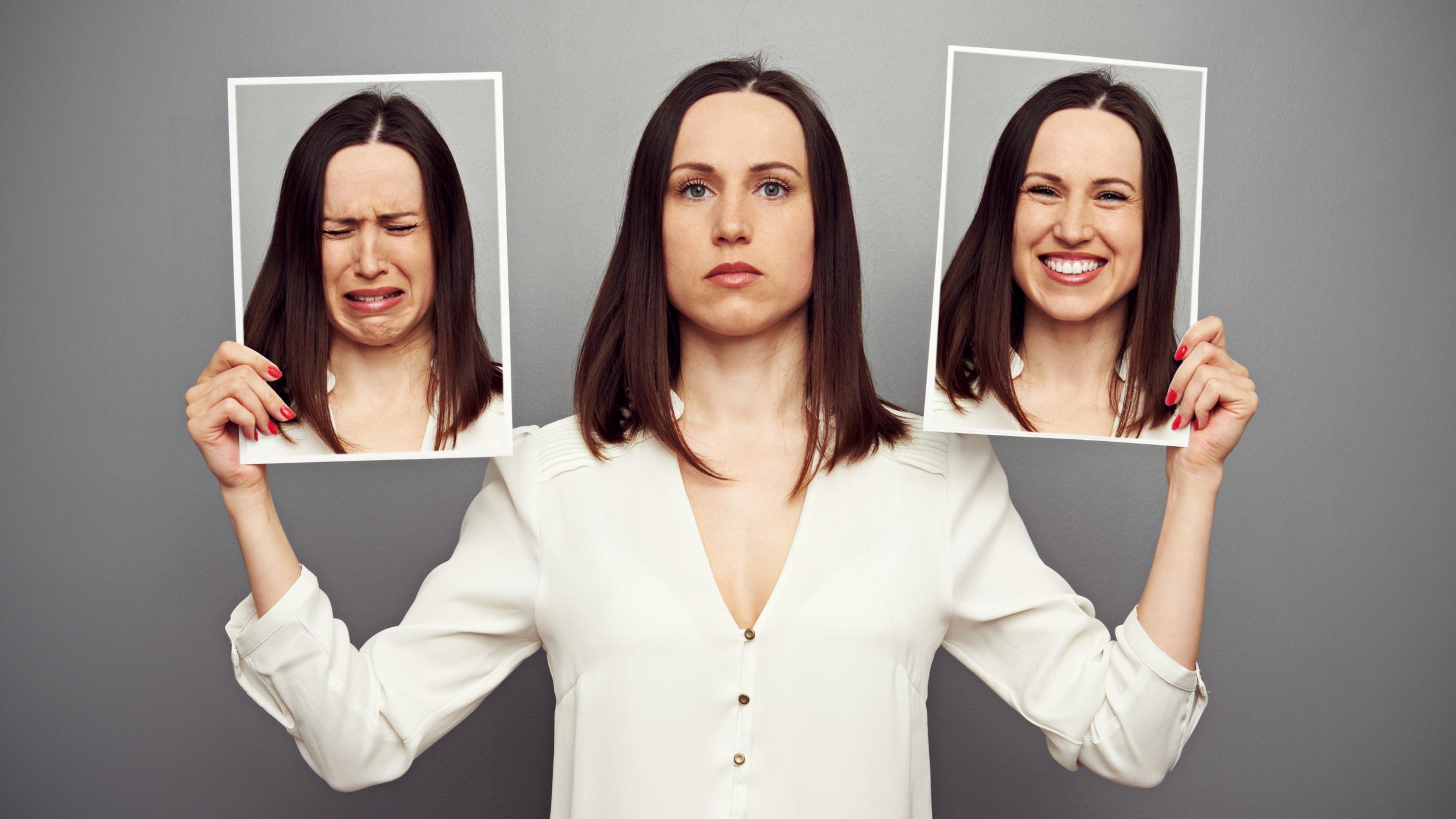 Tre billeder af samme kvinde, et med trist, et med neutralt og et med smil på.