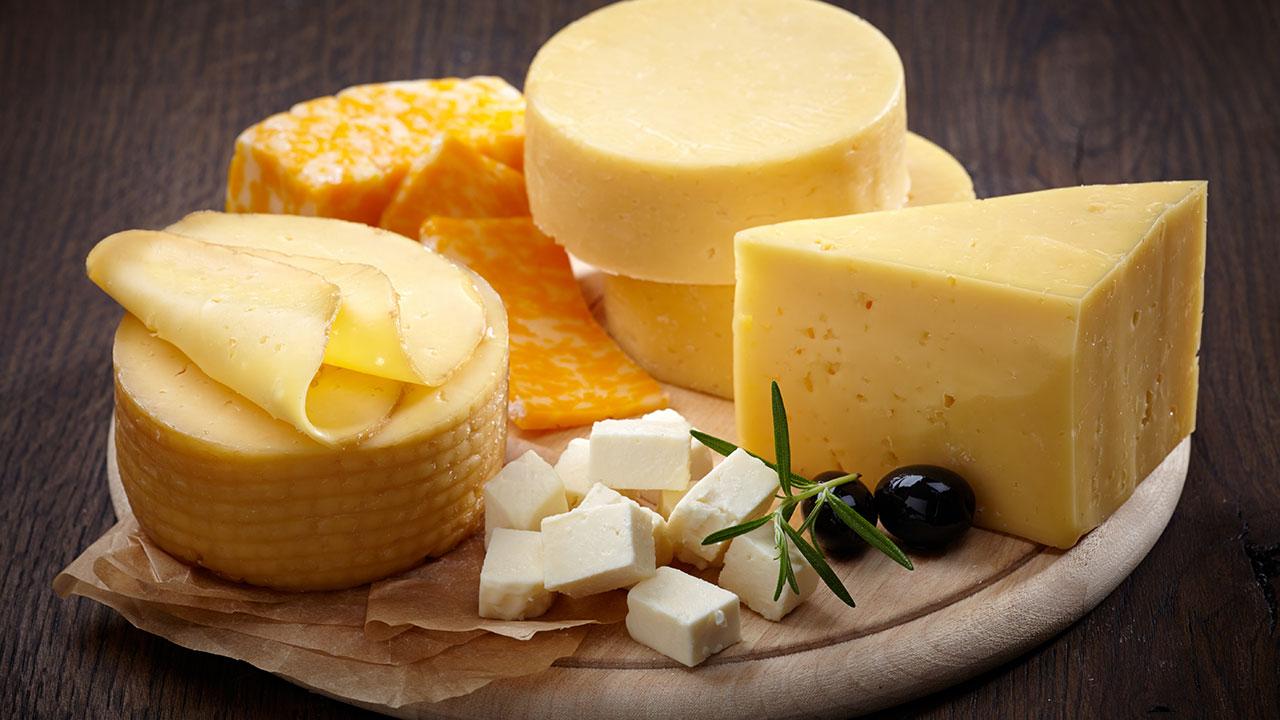 Fad med forskellige oste