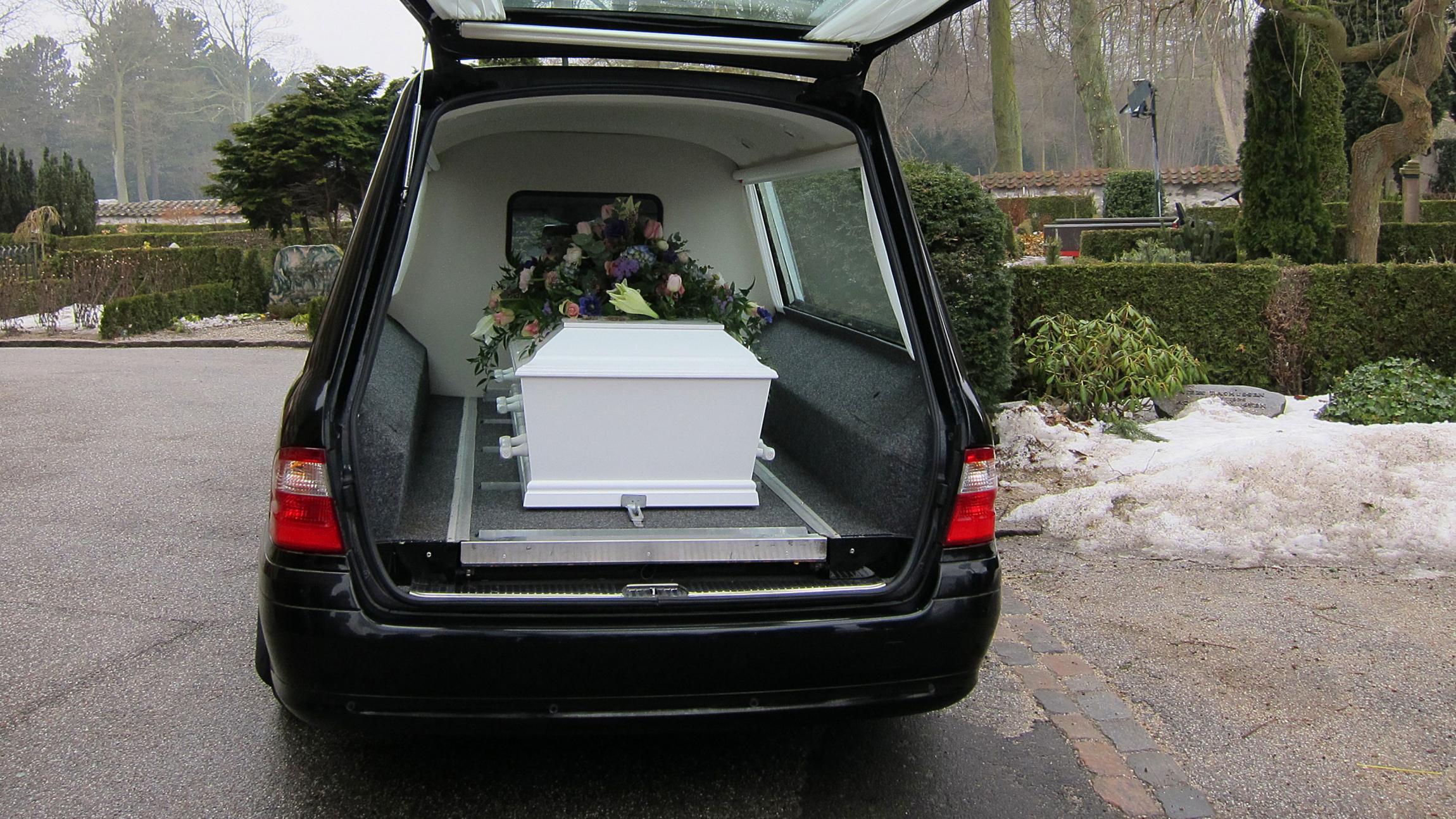 Hvad forskellen bisættelse en begravelse? | Samvirke