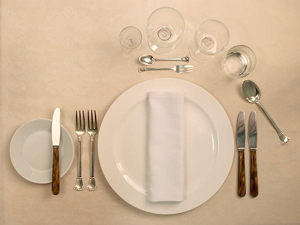 Traditioner: Sådan dækker du bordet korrekt Samvirke