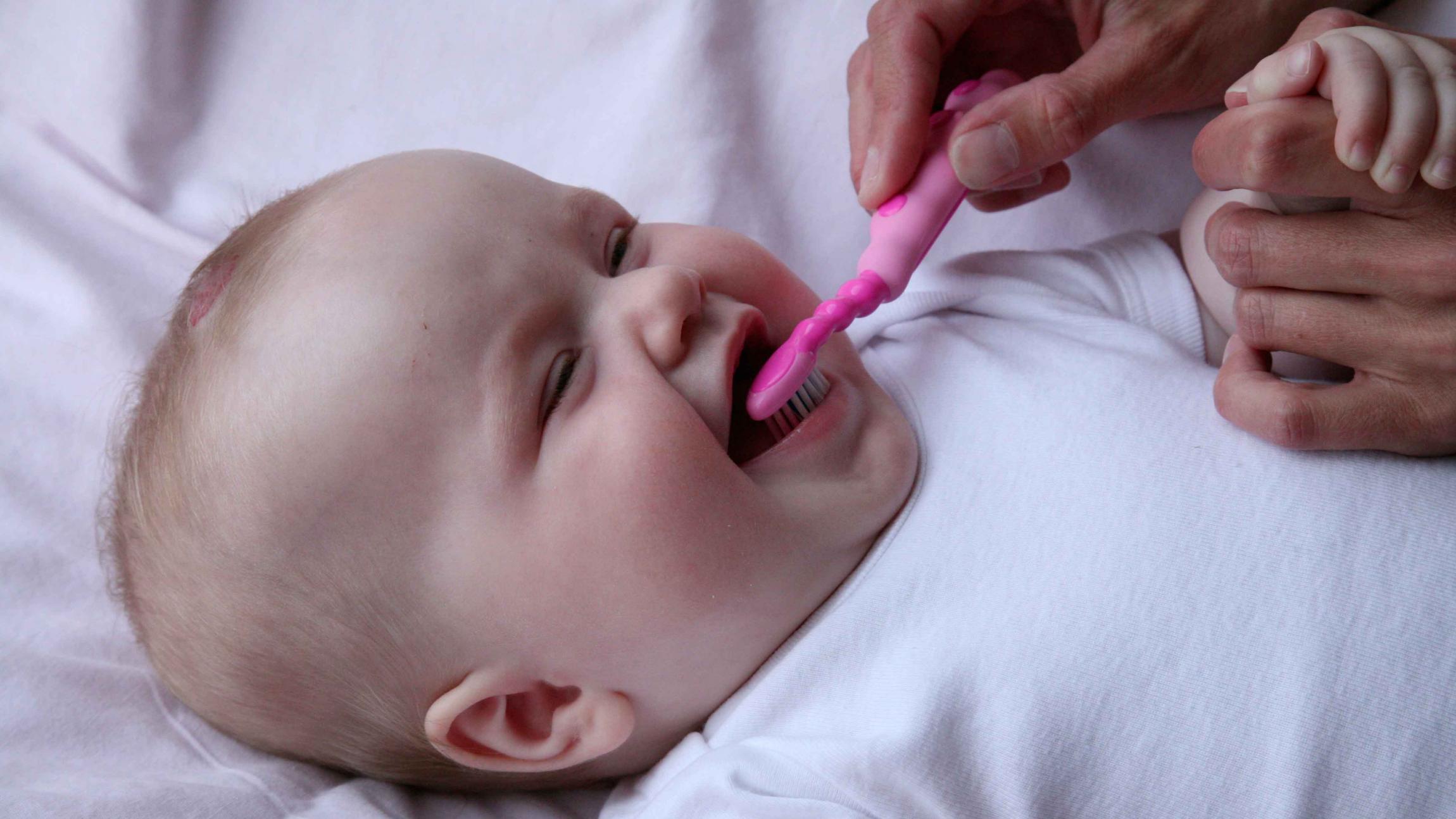 8 gode råd til, når du børster tænder på dine børn |