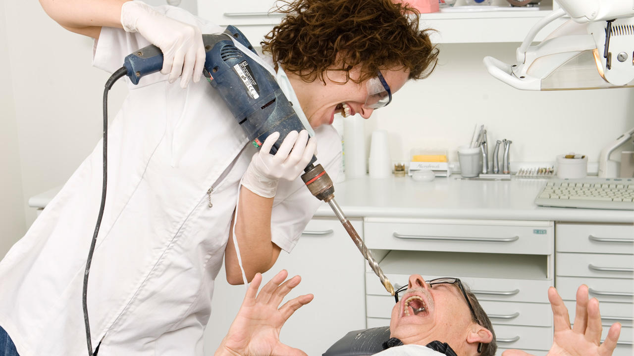 Голодный врач. Стоматолог с перфоратором. Сумасшедший стоматолог.