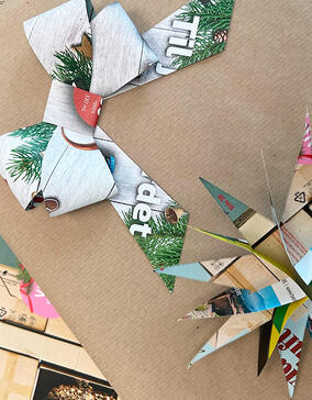 Julesløjfe og julestjerne af et Samvirke-magasin